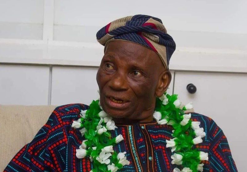 FG presents N30m to family of late Nigerian flag designer, FG presents N30m to family of late Nigerian flag designer, Akinkunmi