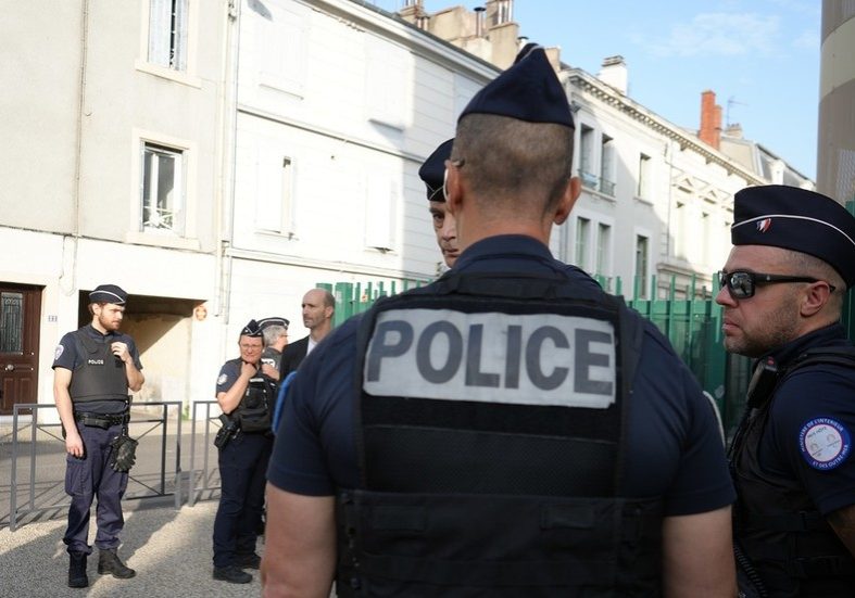 Man shouting ‘Allahu Akbar’ goes on car rampage on French island — RT World News