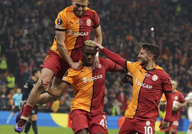 Galatasaray smashes transfer record with €75m Osimhen signing