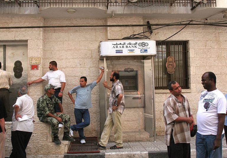 Gaza cash crisis worsens amid bank closures Gaza: Cash crisis persists despite bank reopening