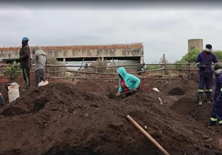 Gold rush fever grips township outside South African city of Springs