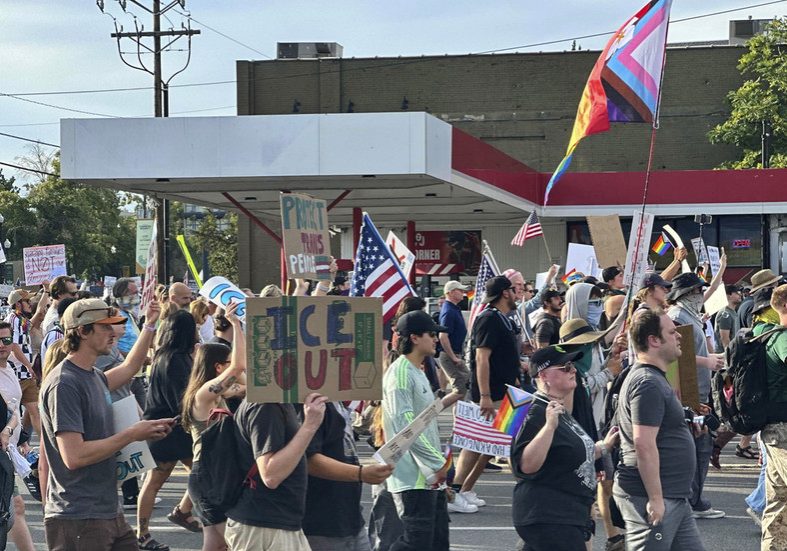 Shooting at anti-Trump rally leaves man critically injured (VIDEOS) — RT World News
