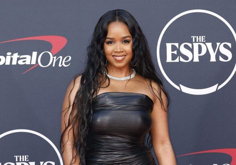 H.E.R. to Perform National Anthem at 2024 Paris Olympics Closing H.E.R. to Perform National Anthem at 2024 Paris Olympics Closing