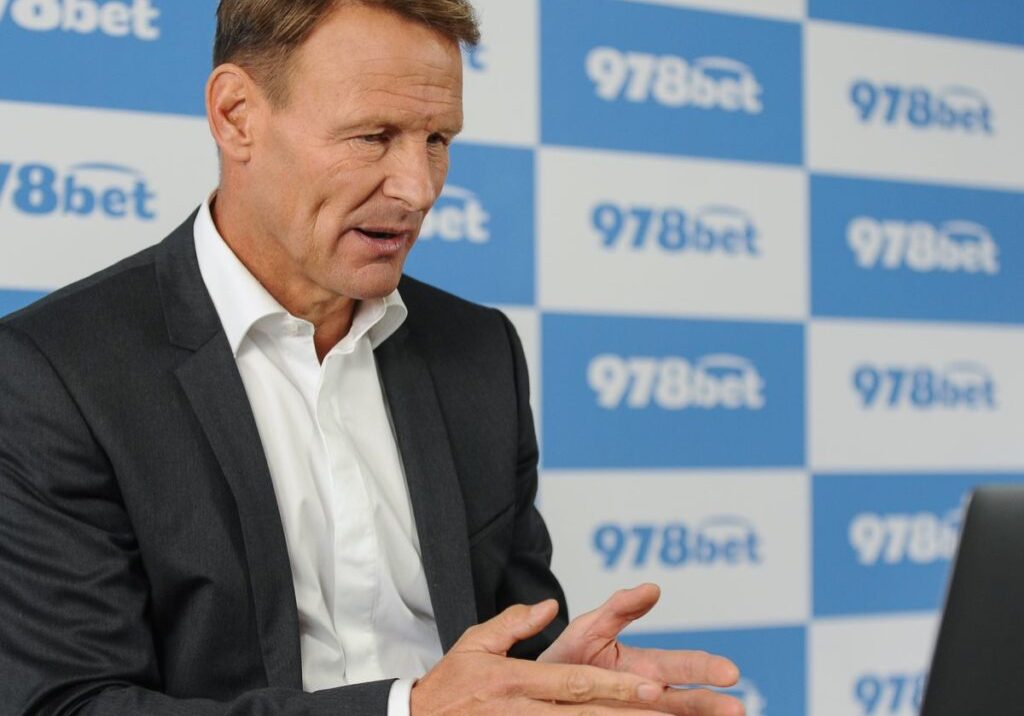 He'll bring leadership - Sheringham tells Man Utd who to appoint as next manager