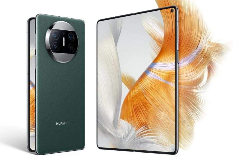 Huawei Tri Fold Smartphone Spotted in CEO's Hands Huawei Tri Fold Smartphone Spotted in CEO's Hands