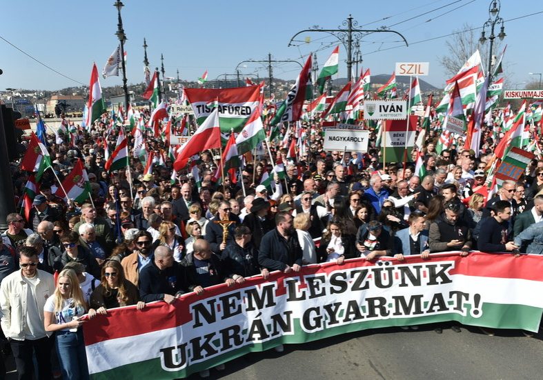 ‘We will not be Ukrainian colony’ – massive rally held in Budapest (VIDEO) — RT World News