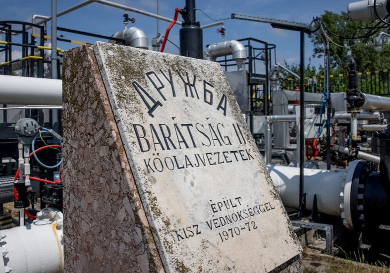 Hungary blasts Ukraine for "outrageous" attack on Russian oil pipeline Ukraine strikes key oil pipeline to EU – Hungary — RT World News