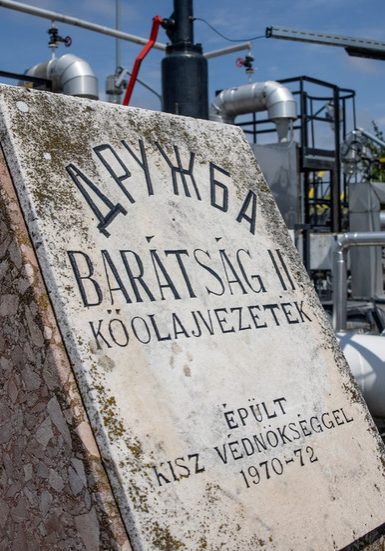 Ukraine strikes key oil pipeline to EU – Hungary — RT World News