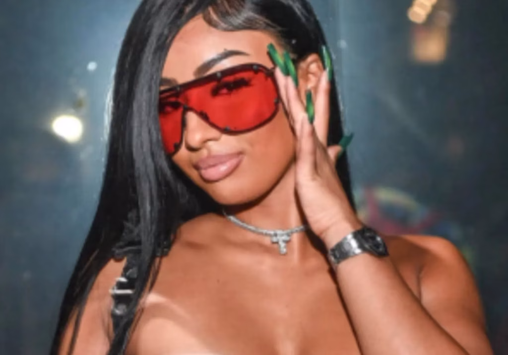 I can't date man who doesn't make $5 million yearly I can't date man who doesn't make $5 million yearly - Rapper, Rubi Rose