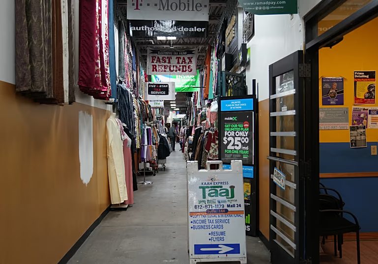 Minneapolis businesses and shopping malls stay empty over fears of ICE patrols