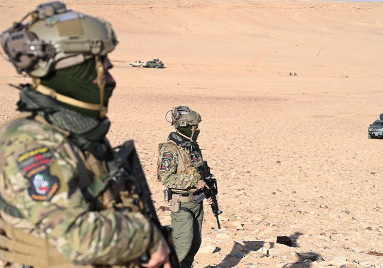 Thousands of Islamic State detainees transferred from Syria to Iraq – media — RT World News