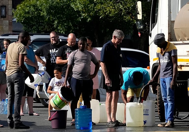 Johannesburg residents protest weeks of dry taps