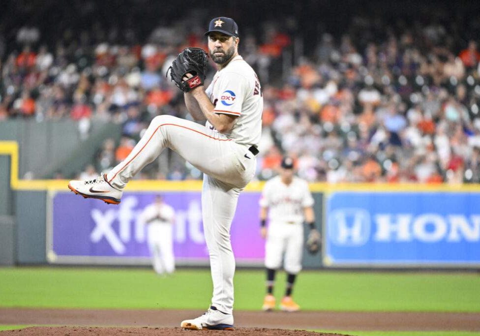Justin Verlander Returns to Mound for Astros, Throws 5 Innings