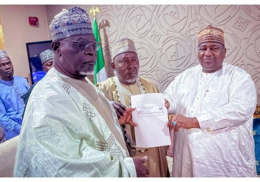 Gov Idris renews APC membership through e-registration in Kebbi