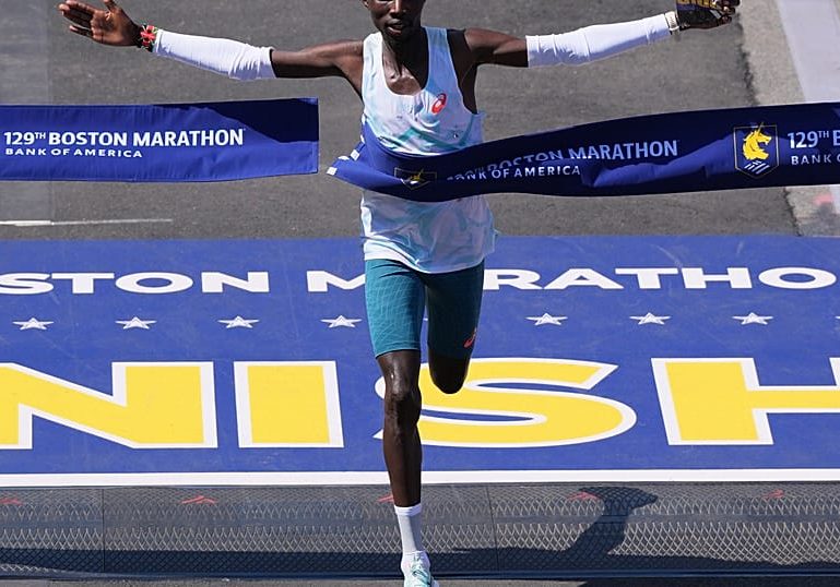 Kenya dominates at Valencia Marathon as Korir and Jepkosgei set personal bests