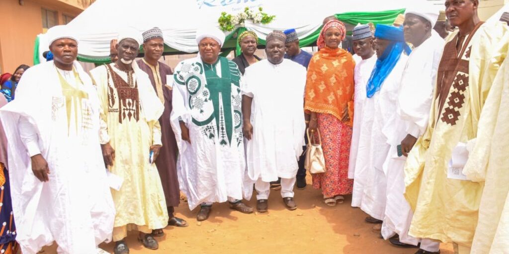 Kwara Govt distributes textbooks, sports kits to public school pupils