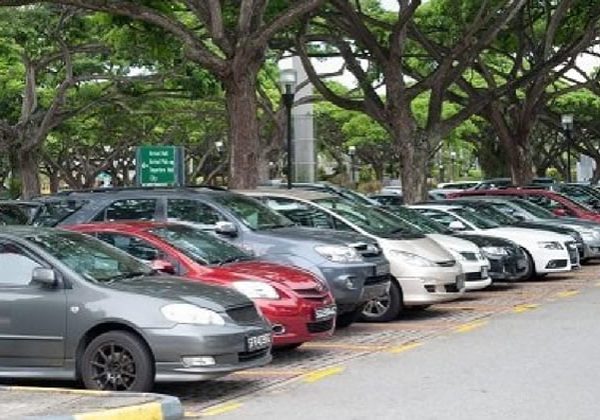 Lagos announces plan to charge motorists for roadside parking