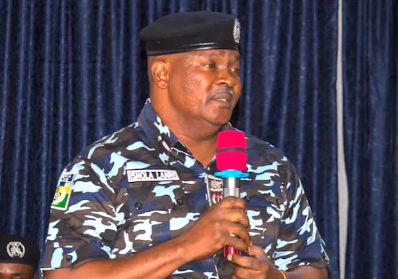 Lagos police chief surprises protesters with refreshments Lagos police chief surprises protesters with refreshments