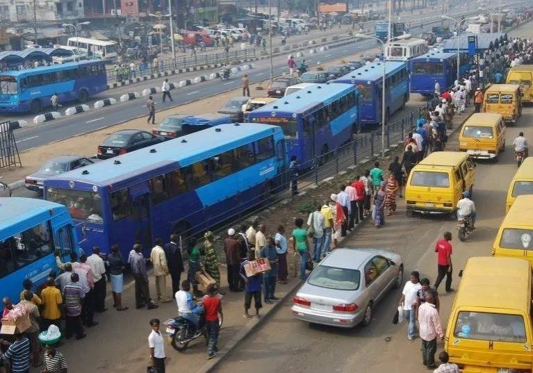 Lagos records long BRT queues after transport fare cut — Lagos records long BRT queues after transport fare cut —