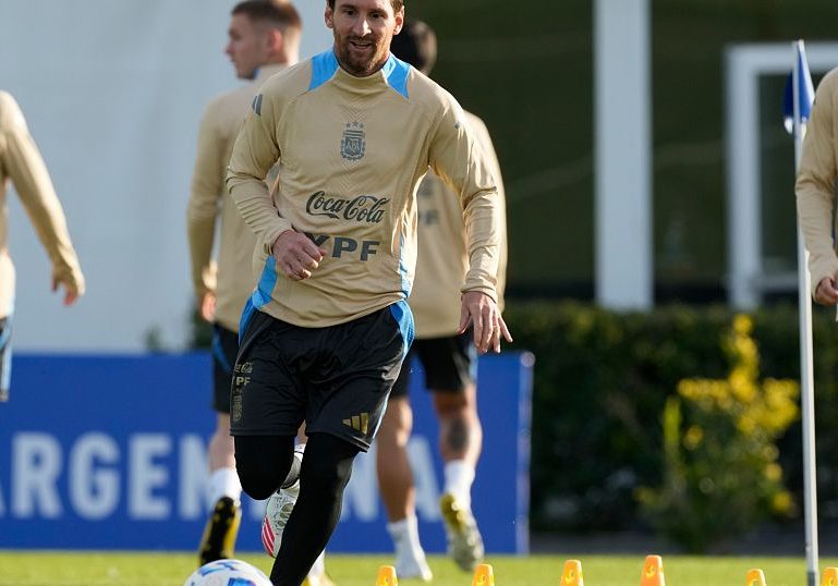 Lionel Messi trains with Argentinian team ahead of World Cup qualifier