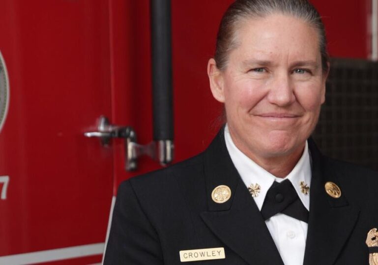 Los Angeles mayor sacks Fire chief Kristin Crowley, appoints replacement Los Angeles mayor sacks Fire chief Kristin Crowley, appoints replacement
