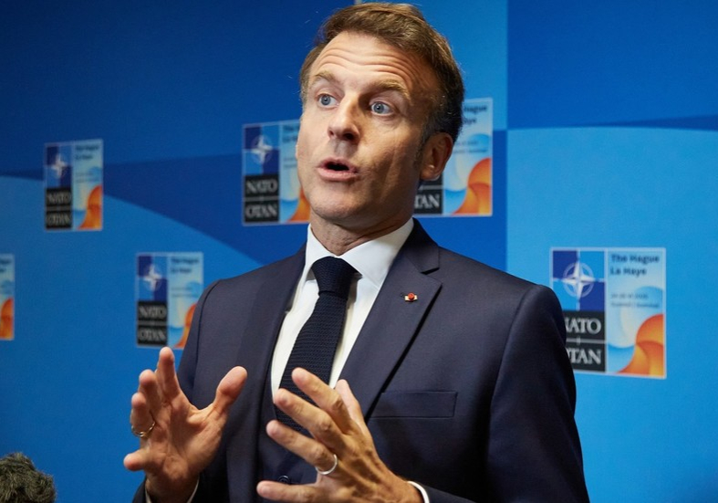 Macron reveals topics he discussed with Putin — RT World News