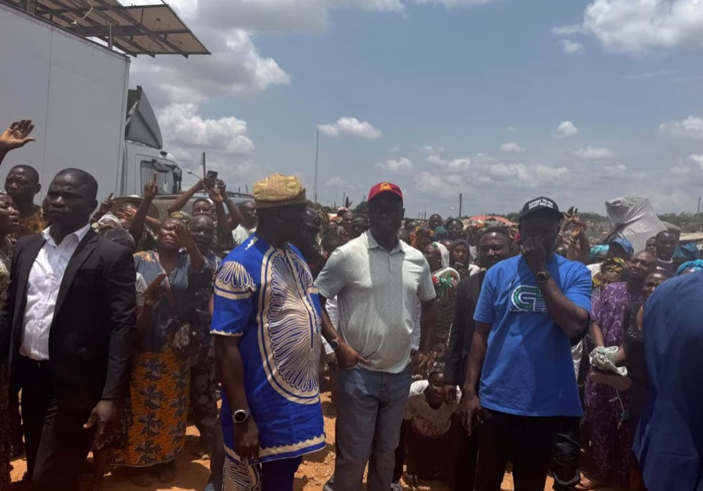 Makinde visits Aleshinloye market 20 days after fire tragedy Makinde visits Aleshinloye market 20 days after fire tragedy