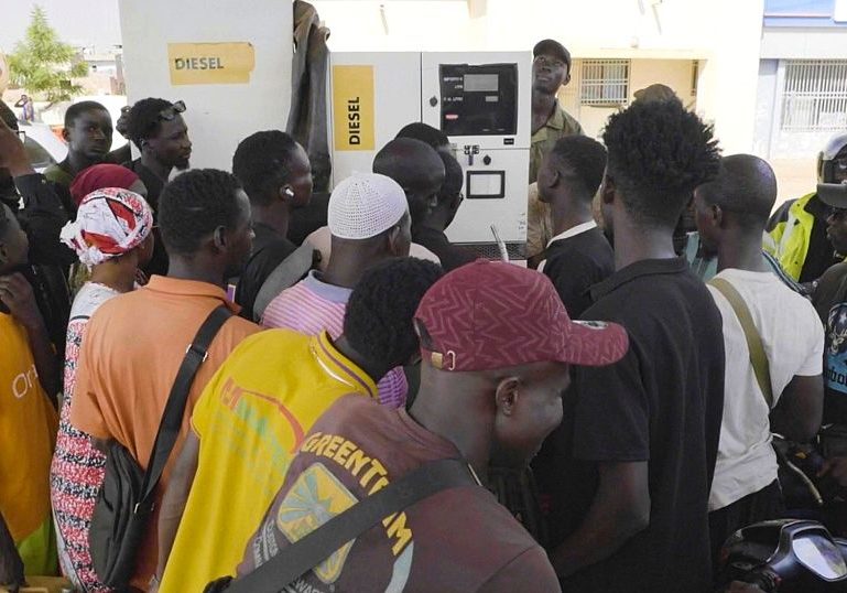 Mali fuel shortage worsens amid JNIM blockade Desperate search for fuel in Mali's capital as al-Qaida-linked group enforces blockade