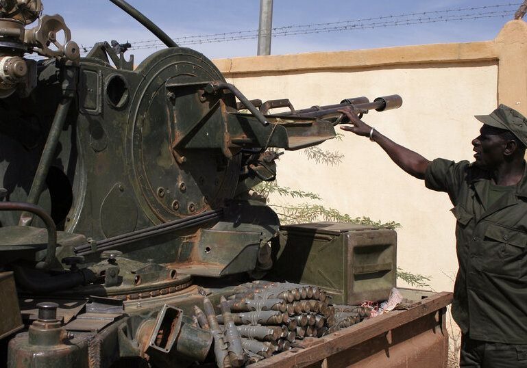 Hundreds continue to flee central Malian town after jihadist attack
