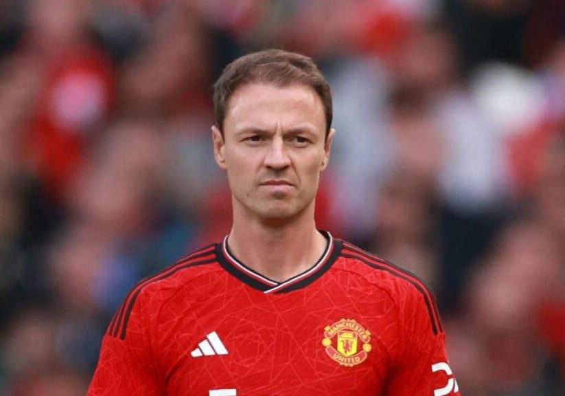 Manchester United Extend Jonny Evans' Contract Until 2025