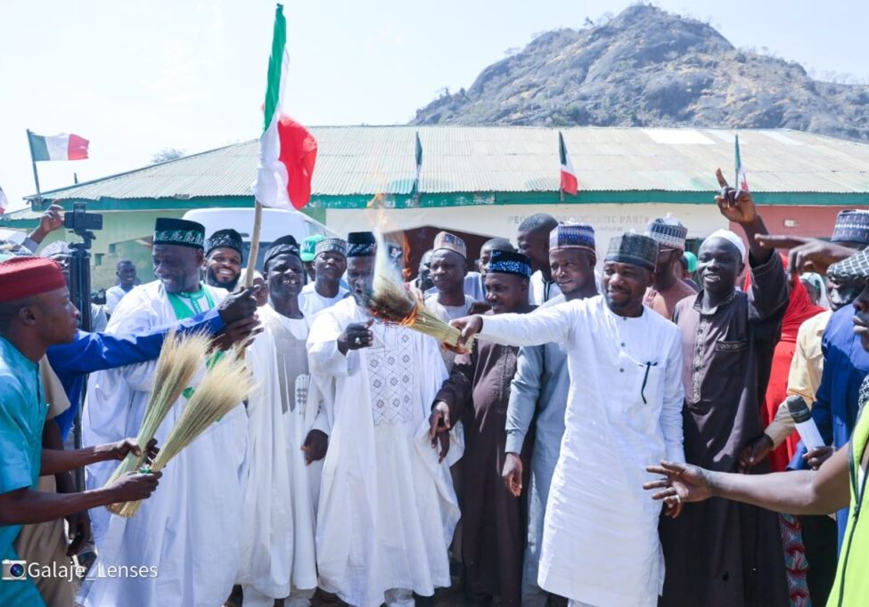Mass defection hits Dogara’s constituency as APC Deputy Chairman, others Mass defection hits Dogara’s constituency as APC Deputy Chairman, others join PDP