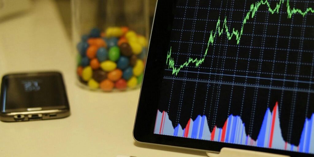 Master Volatility: Opportunistic Trading in Unstable Markets