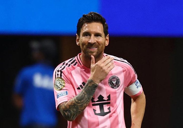 Lionel Messi scores 900th career goal