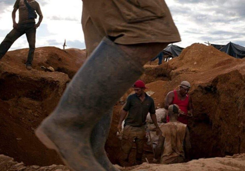 Miners back Nigerian govts clampdown on illegal mining Miners back Nigerian govts clampdown on illegal mining