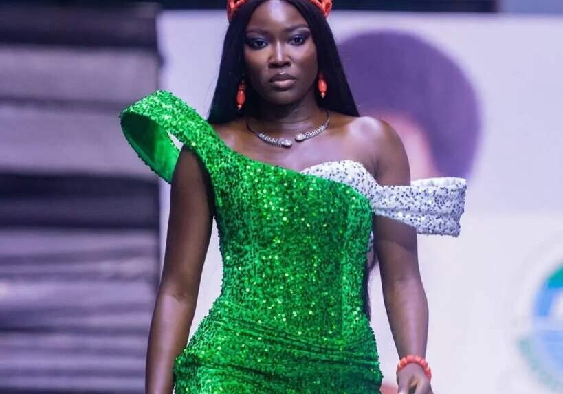 Model Sets New Guinness Record for Longest Catwalk Walk Model Sets New Guinness Record for Longest Catwalk Walk