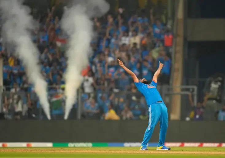 Mohammed Shami celebrates the wicket of Daryl Mitchell