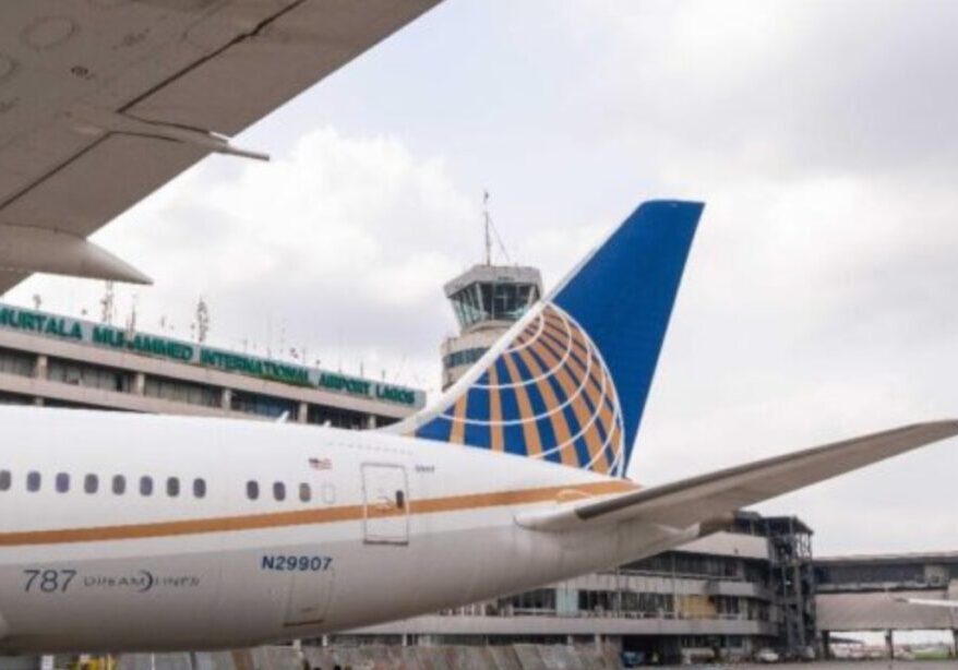Moment passengers prayed as UA flight declares mid-air emergency [Video]