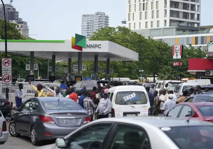NNPC reduces petrol price to N860/litre