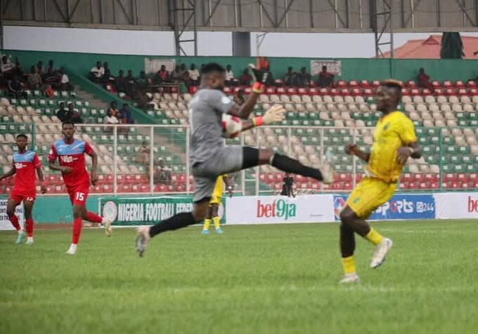 NPFL: Insurance midfielder in stable condition after horrific injury NPFL: Insurance midfielder in stable condition after horrific injury