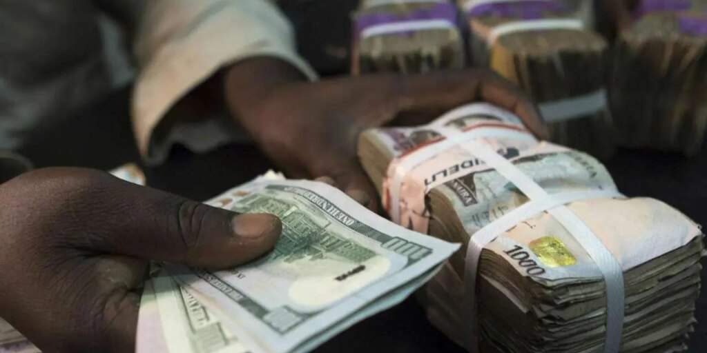 Naira tumbles against US dollar at foreign exchange market