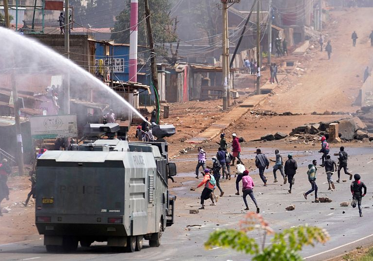 Kenyan police block access to Nairobi city centre ahead of planned government protests