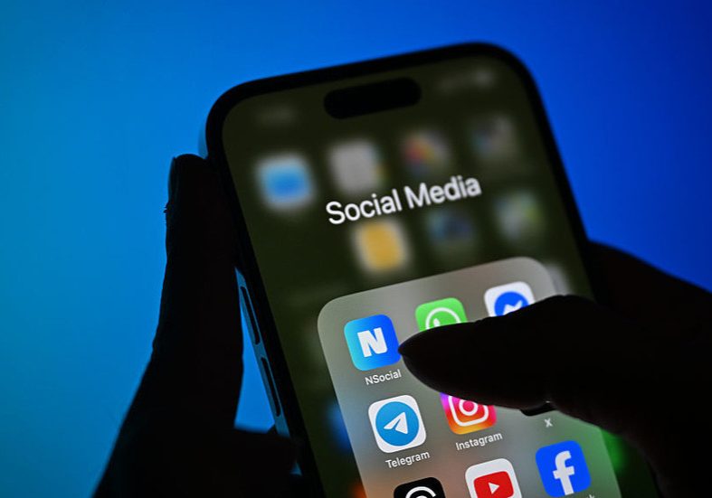 South Asian country blocks major social media platforms — RT World News