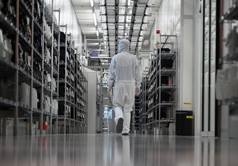 EU state nationalizes Сhinese-owned tech company — RT Business News