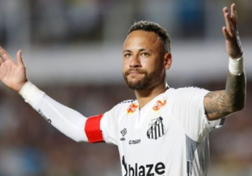 Neymar scores directly from corner kick