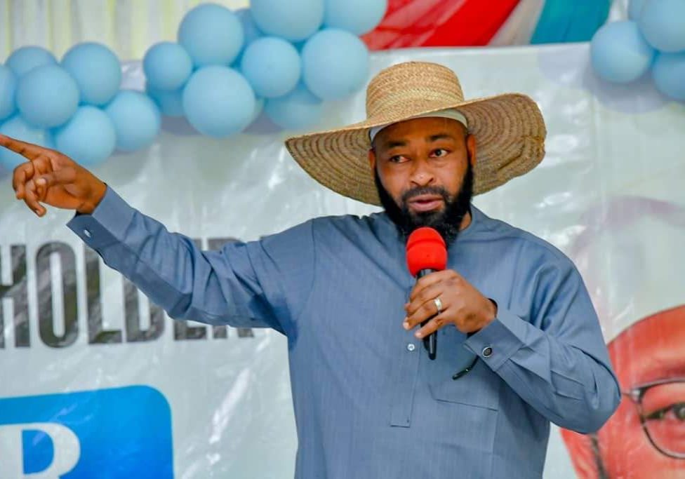 Niger Gov Bago Donates Rice, Cows to NYSC Corps Members Bago donates 100 bags of rice, 10 cows to corps members — Daily Nigerian