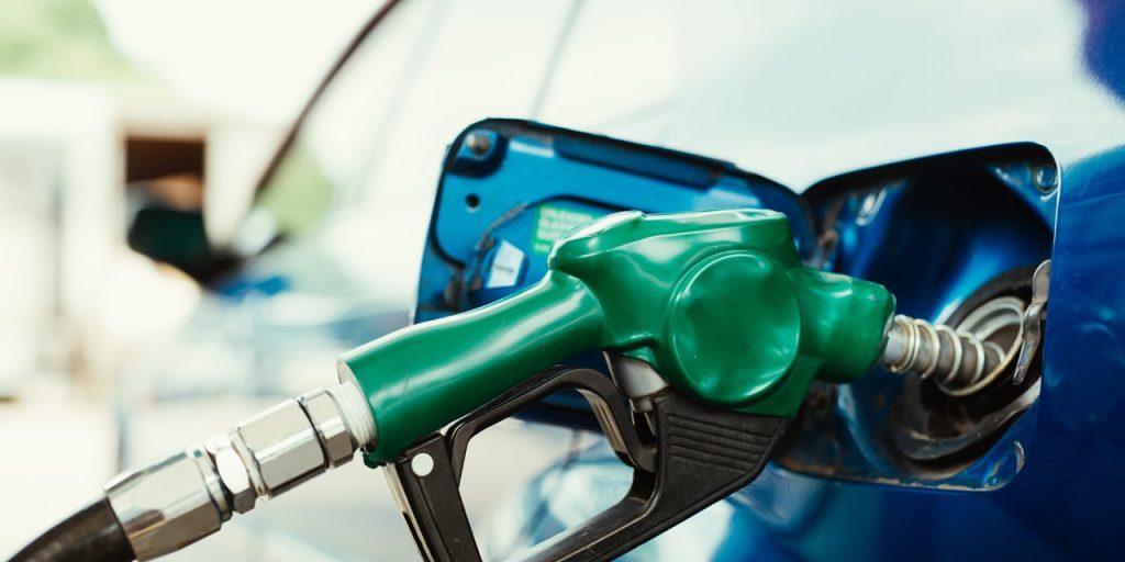 Again, Nigerian filling stations reduce fuel prices to woo buyers
