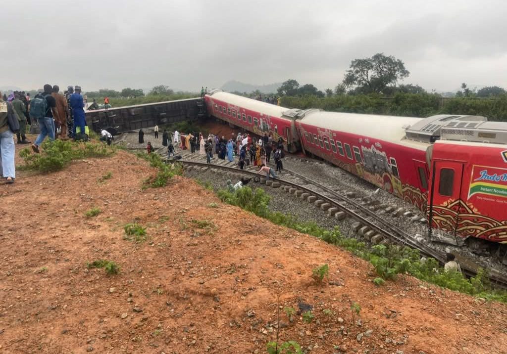 Nigeria Train Derailment: 618 Evacuated After Abuja-Kaduna Accident NRC evacuates 618 persons, suspends operations temporarily — Daily Nigerian