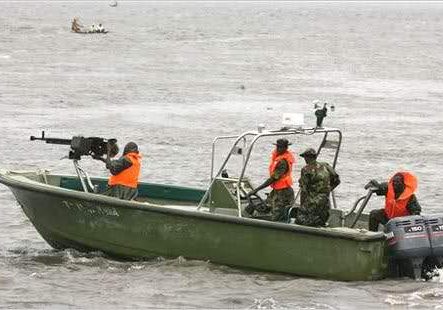 Nigerian Navy nabs 2 suspected fuel smugglers seizes 5100 litres