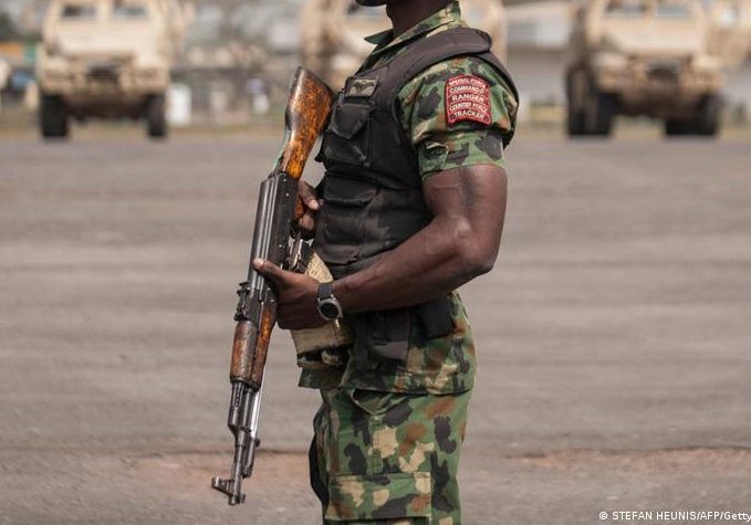 Nigerian soldier kills wife, commits suicide in Niger -- Army — Daily Nigerian