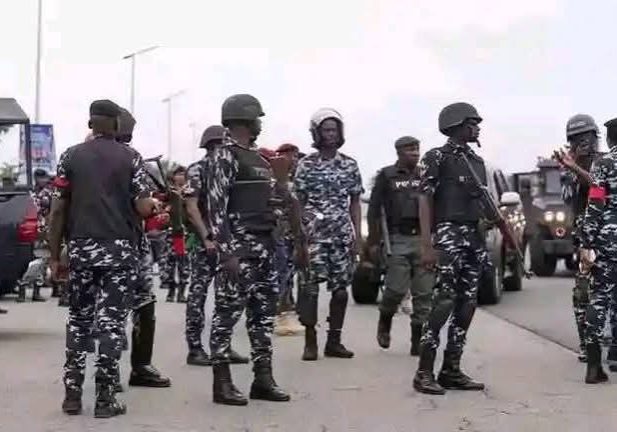 Court activities paralysed, movement restricted, tear-gas fired at Nnamdi Kanu protesters in Abuja — Daily Nigerian